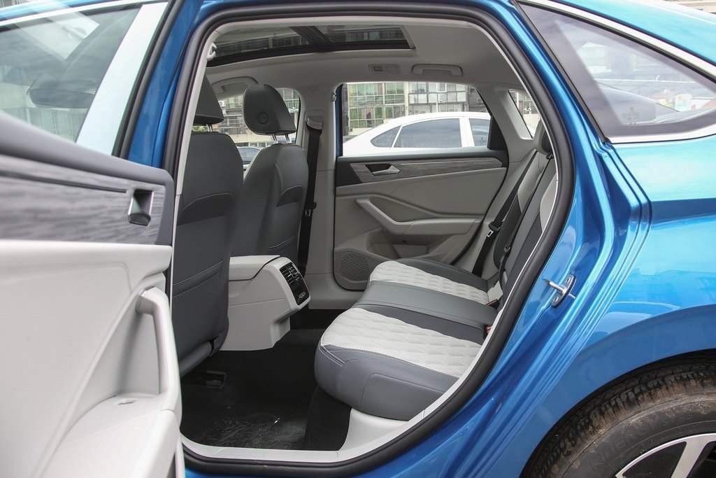 日产轩逸1.6和大众宝来1.5哪个好,开过轩逸再开大众感受