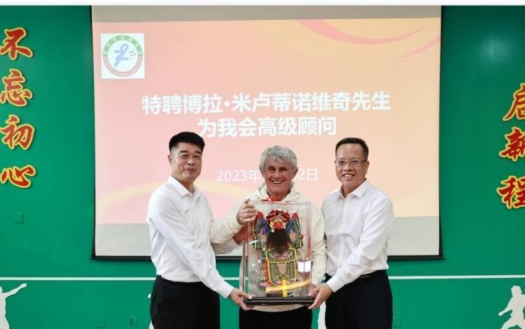 世界级足球教练米卢,中国足球教练米卢先生