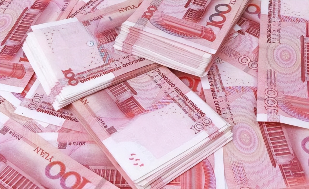 美女贪官金英丽：被三名富商*养包**，竟随身携带8只套方便开房受贿