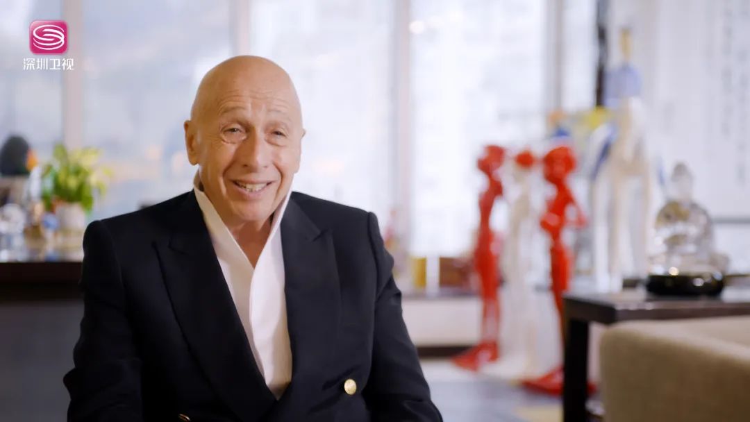 “兰桂坊之父”不喝酒，赛马会CEO属马……今晚21:25《香港，我们的故事》感受东方之珠的魅力