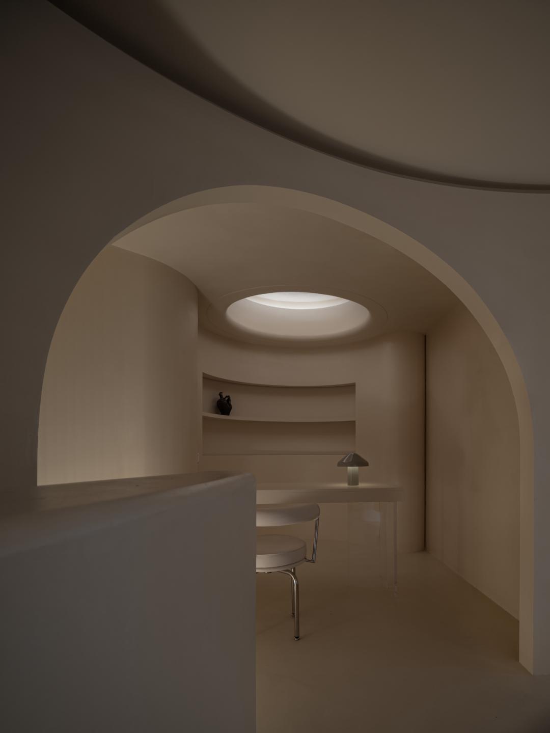 法式奶油风装修美容院,优雅净白空间设计