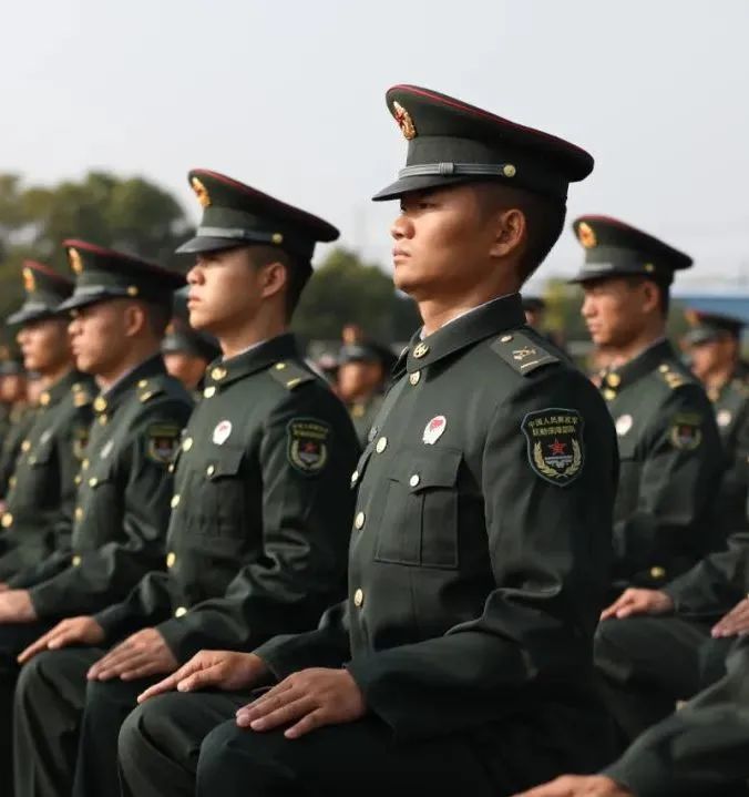 新兵授衔仪式最新照片,新兵下连授军衔什么时候开始的