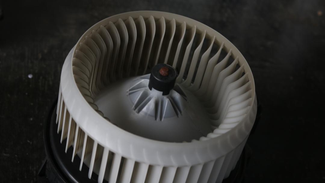 丰田霸道生锈,破旧丰田翻新