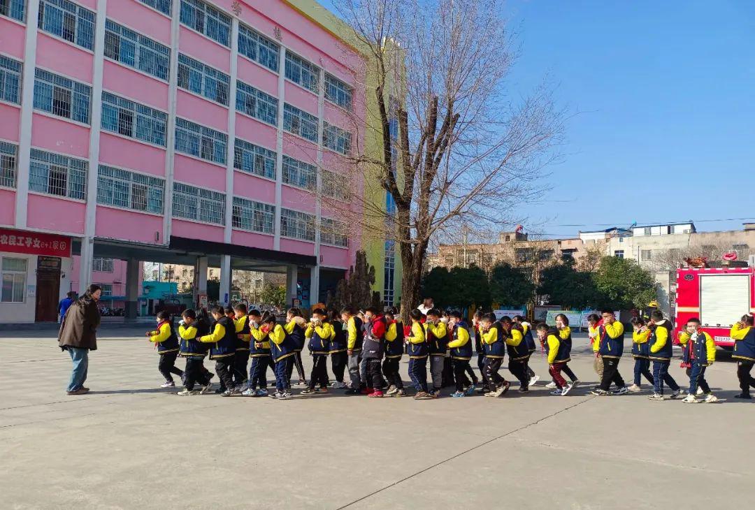 息县消防安全培训暨应急演练,信阳师范消防演练