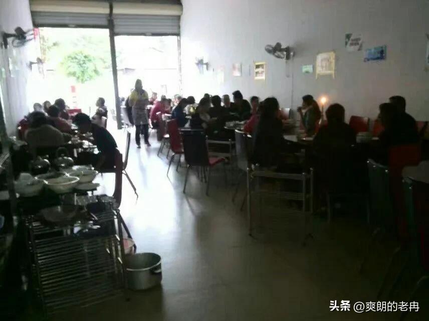 面对人生坎坷不向命运屈服 (经历挫折坎坷绝不低头)