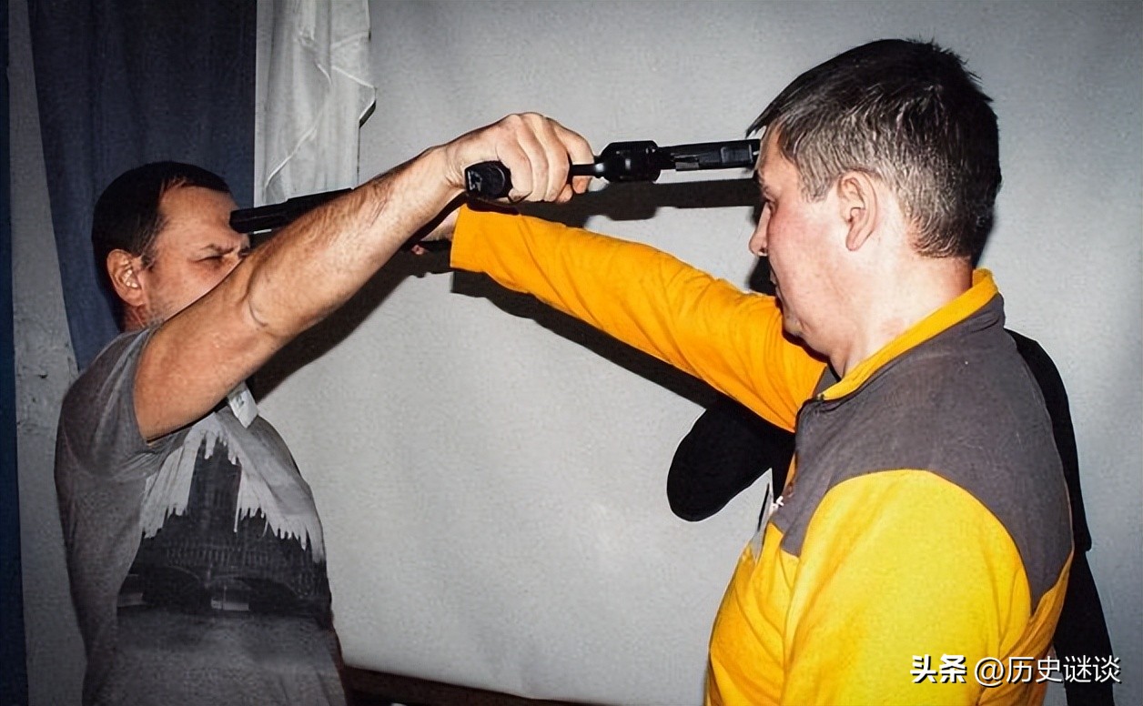 俄罗斯轮盘赌游戏是谁发明的,电影里疯狂的俄罗斯轮盘赌