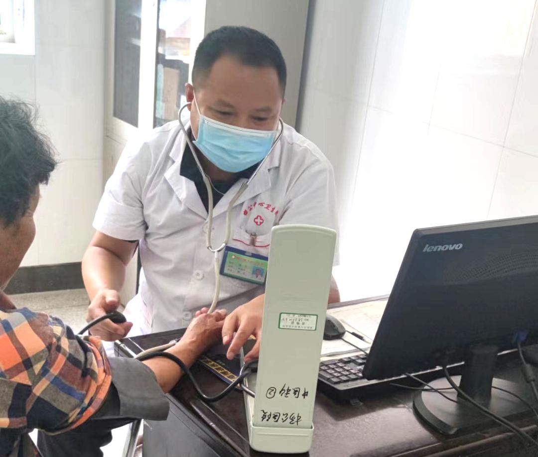 卫生系统卫生监督员优秀事迹,卫生监督员个人先进事迹材料