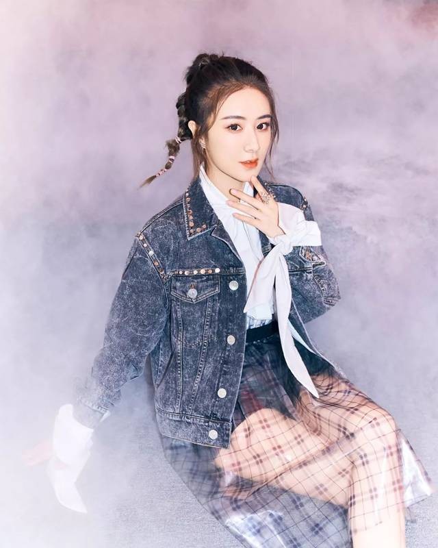 从服装批发店导购员到*税偷**被罚13亿,37岁薇娅是怎么走向堕落的?