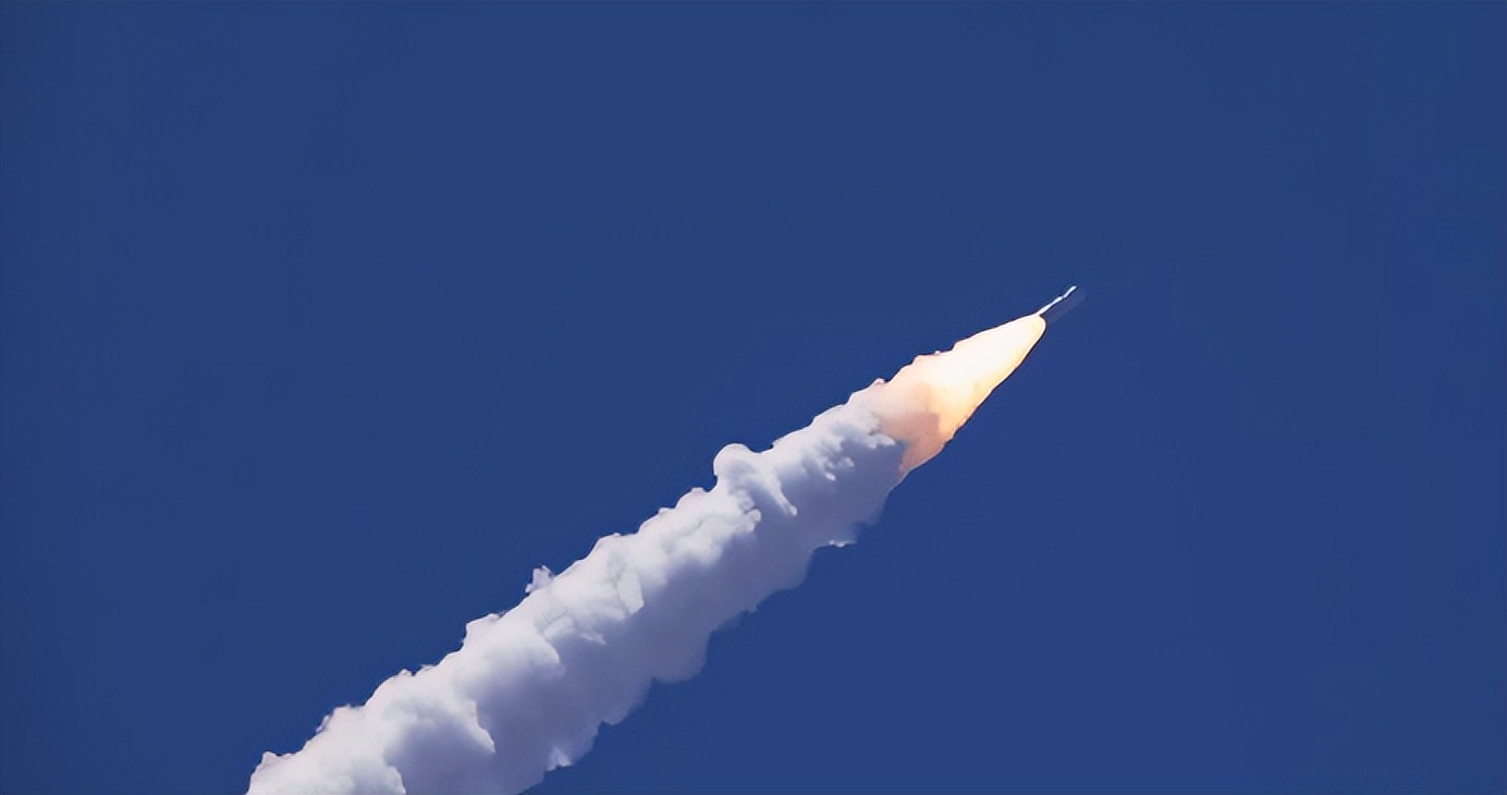 河南四地公布7例感染者情况/河南两地新增5处高风险区/朋友圈炫富炫权？停职！官方通报来了