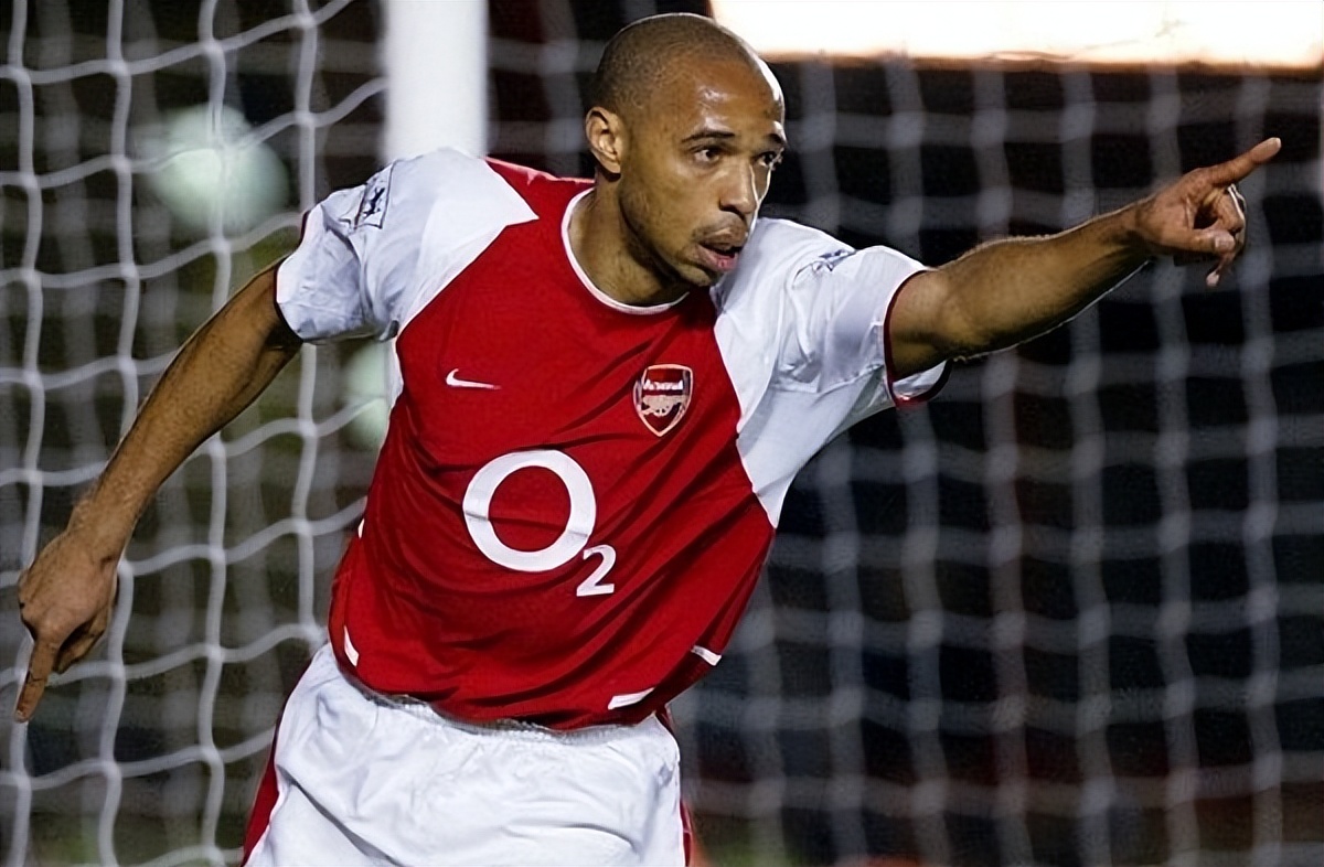 前锋的交织绝妙舞蹈：创造神奇进攻的搭配乐章