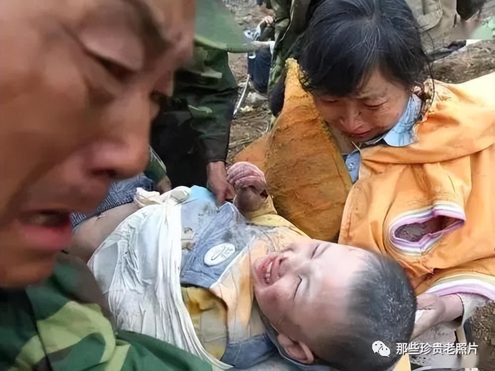 汶川有哪些瞬间让人泪流满面,回首汶川我们依然泪流满面