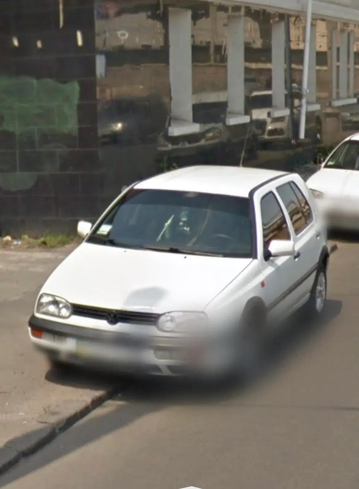 乌克兰敖德萨街头老车、日系车多，但俄罗斯车很少