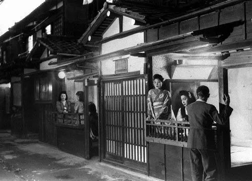 日本*女妓**玛丽,为等到心上人归来,78岁仍靠站街赚钱,受国人敬仰