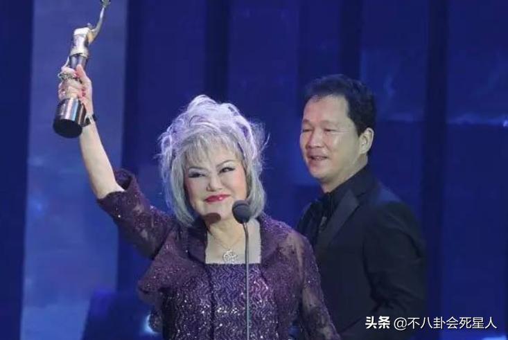 明星整容脸僵硬图片,老女明星整容脸和纯天然脸