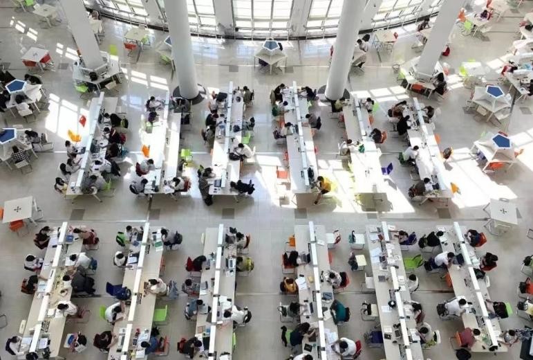 坐拥四大分馆，上海名校“网红地标”惊艳出圈！今天，让我们把“头条”留给它