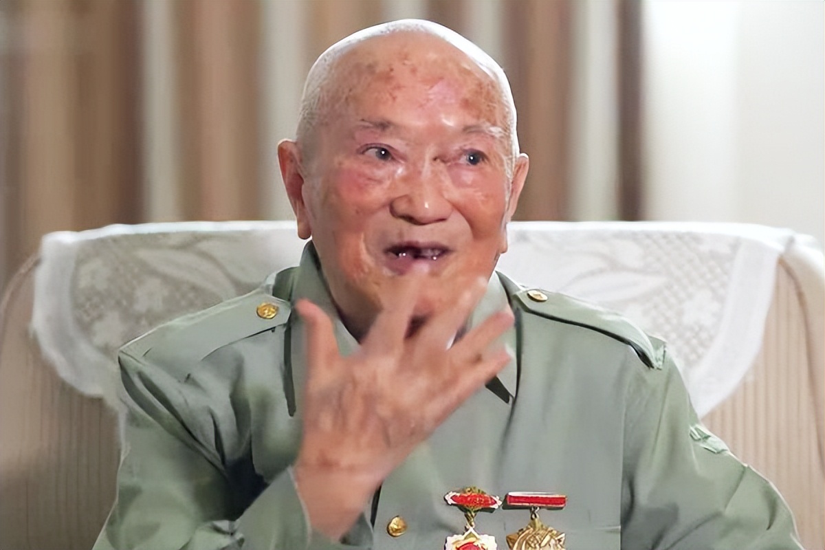 10岁孩童自称参加过长征，毛主席问谁能作证，他回答：我大舅贺龙