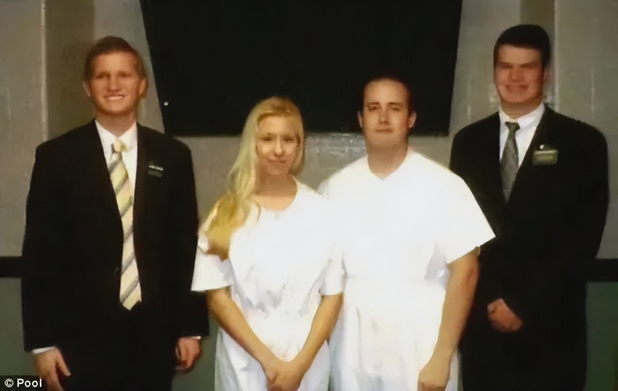 “前女友以自杀威胁我复合”：和边缘型人格谈恋爱，是什么体验？