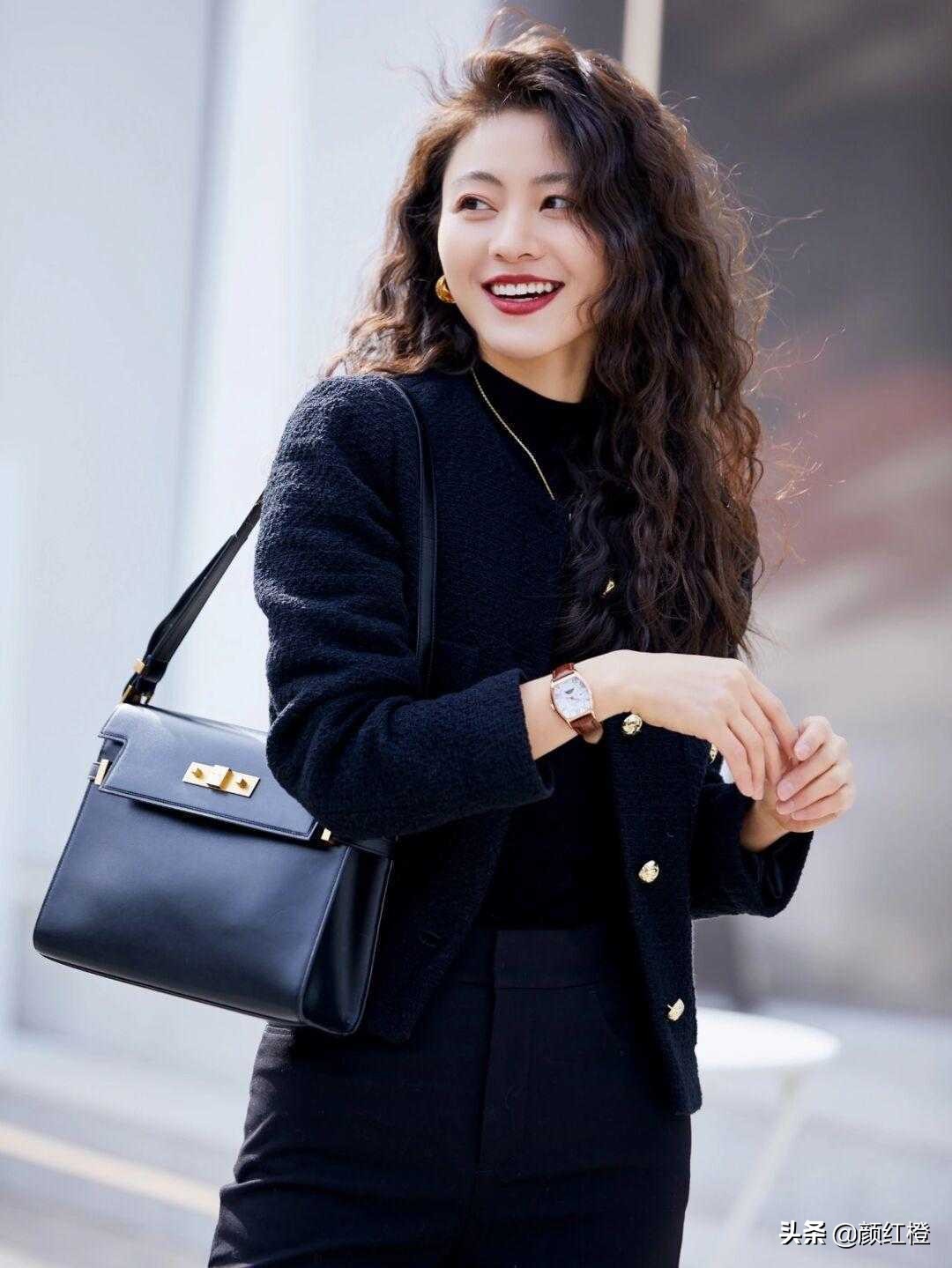 今年流行的职场穿搭女士,明亮色职场风穿衣搭配