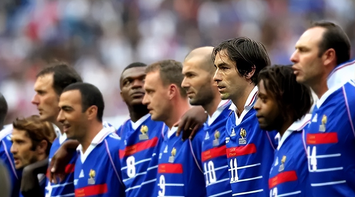 齐达内在足坛什么地位,齐达内能被称作球王吗