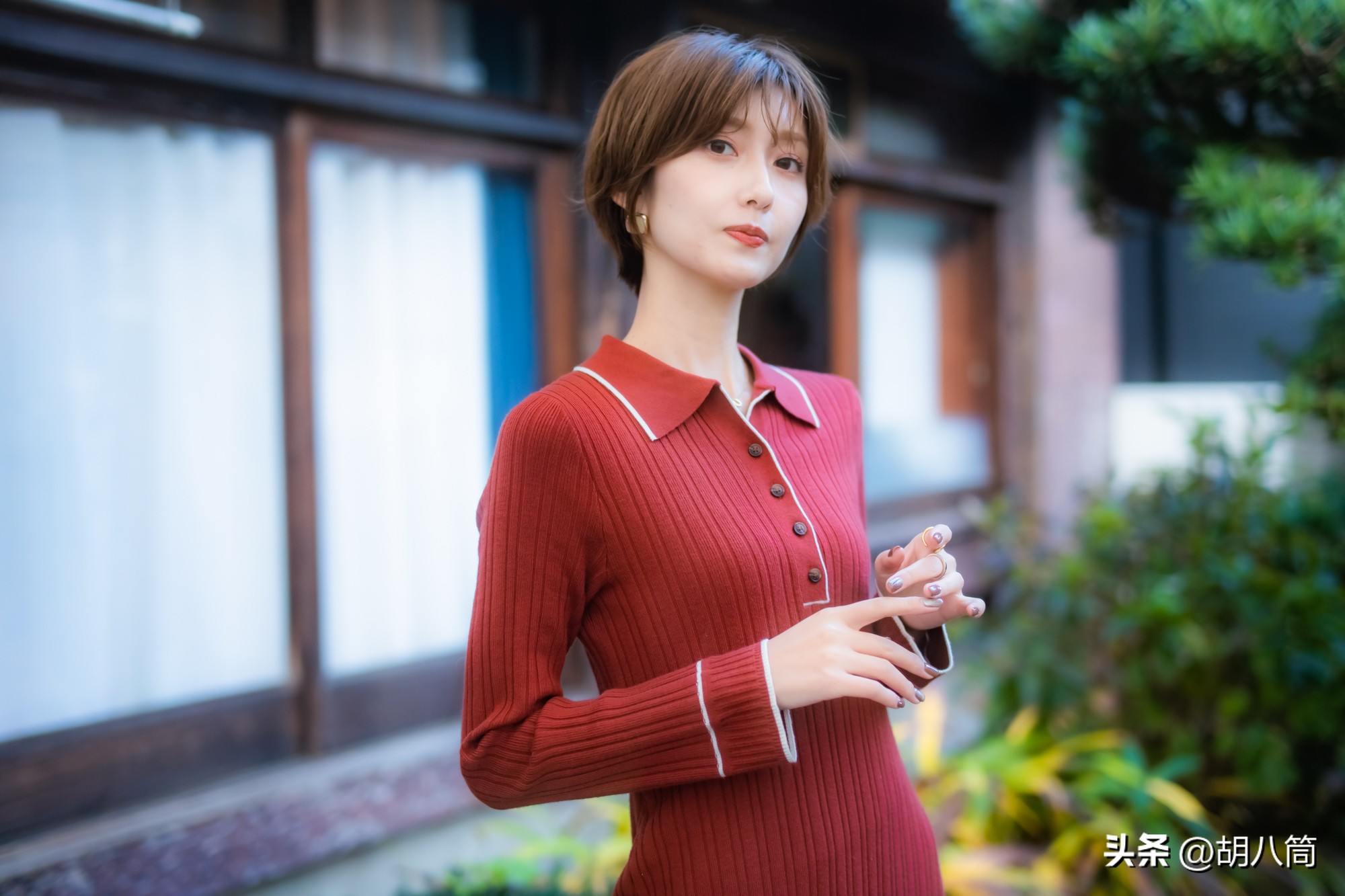 日本顶级模特写真集，堪称红衣战神，美不胜收，第一张我就沦陷了