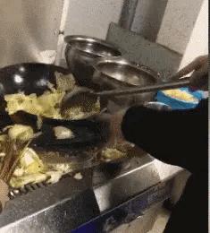 轻松一刻：这样的破电脑，收废品的竟然出价500块钱收，真是疯了