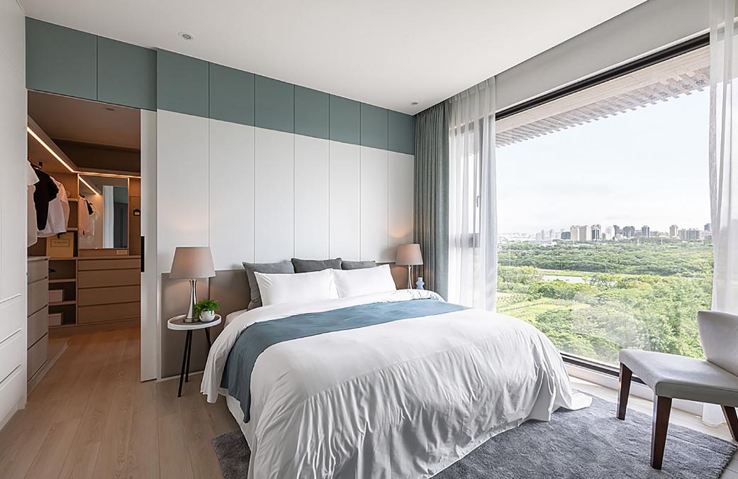 小户型客厅电视柜装修现代简约风,118户型适合满墙电视柜吗