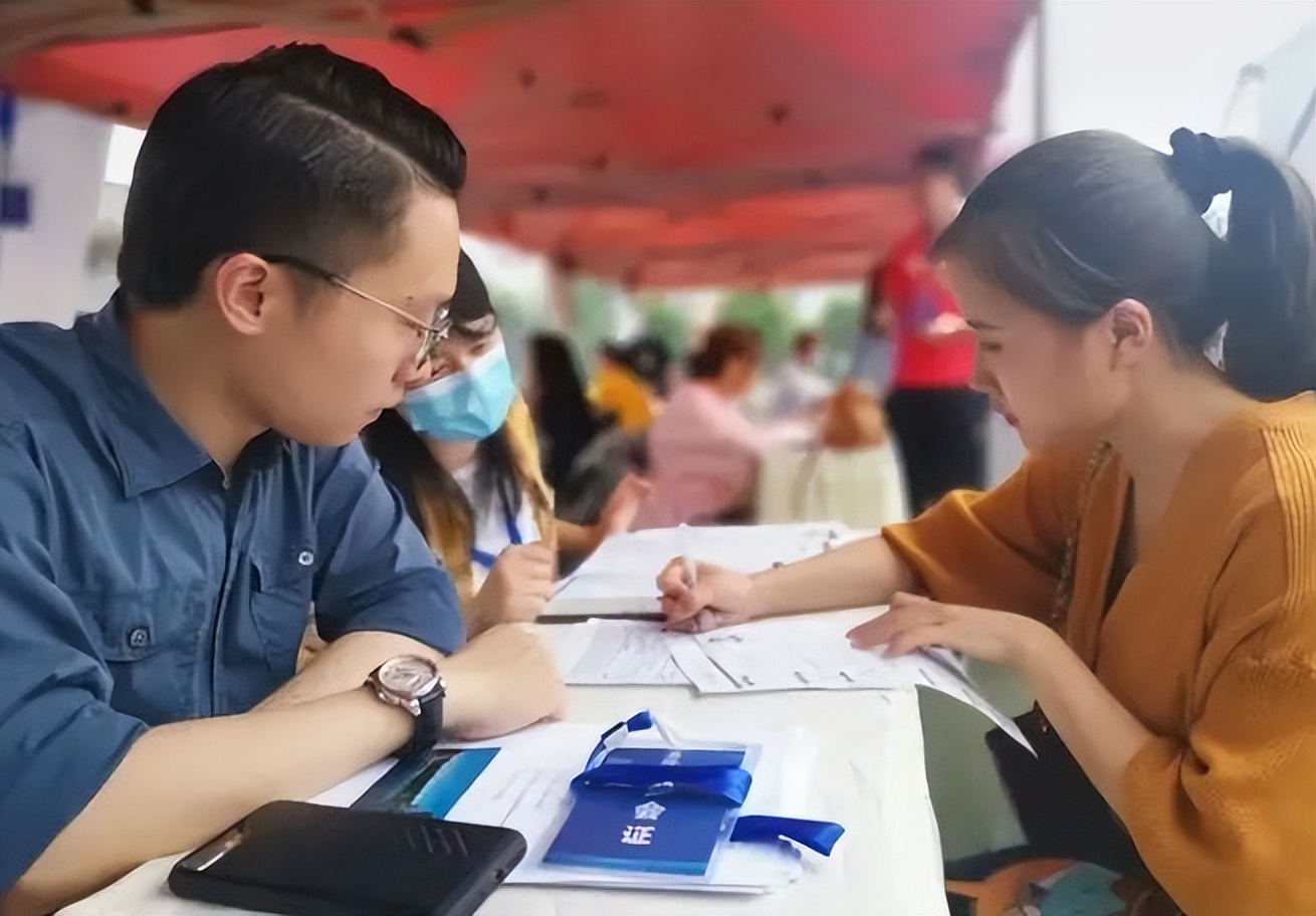 应届大学生就业别错过校招和社招,踩坑后才明白校招社招