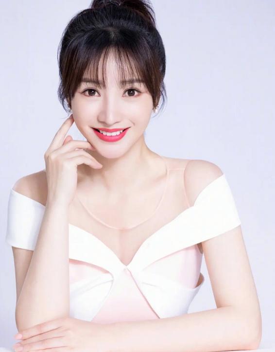 赵丽颖喝水事件恰似管中窥豹，映射多少女性“难以启齿”的秘密