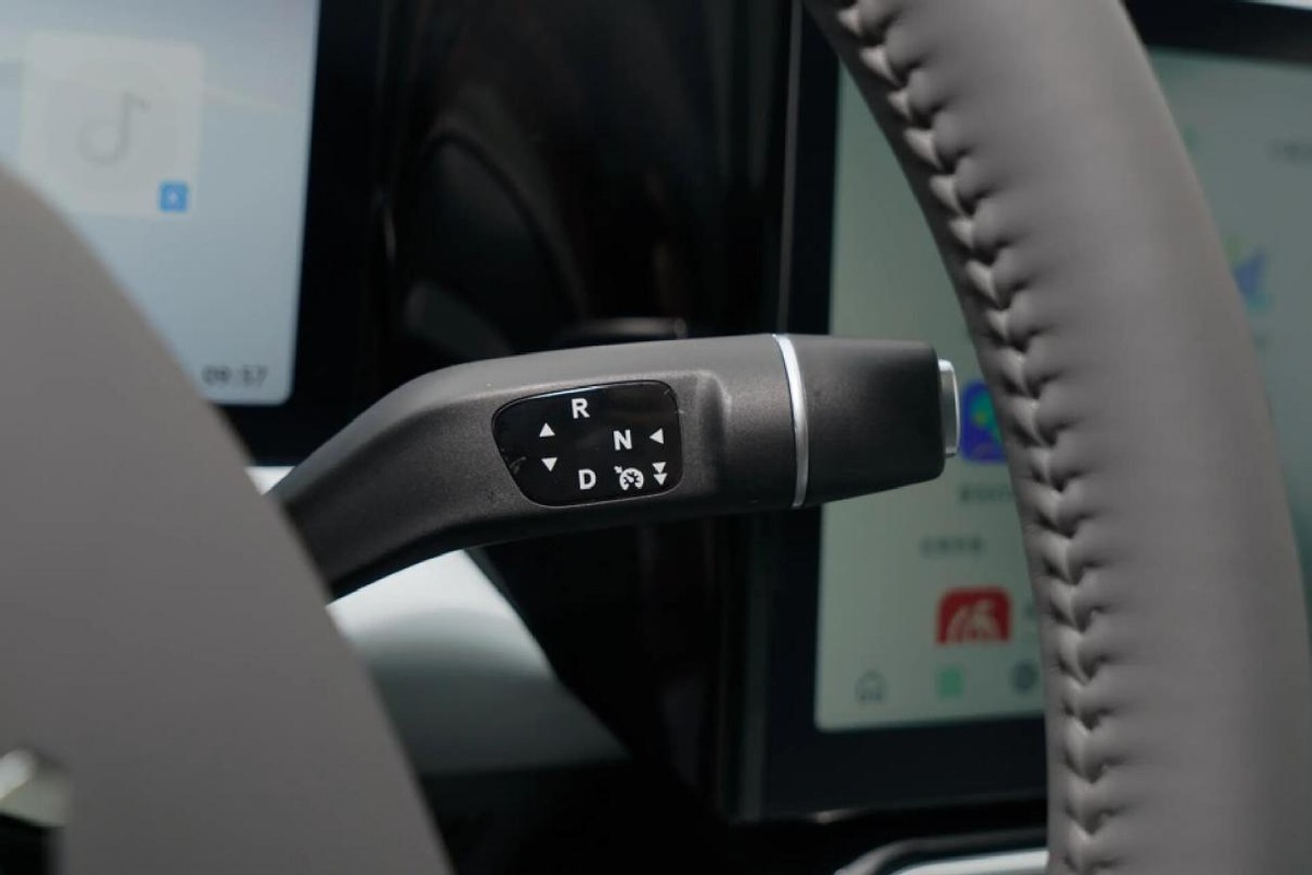 零跑c01价格15.98万黑色,零跑c01价格低高颜值的电车首选