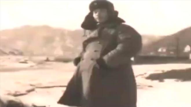 鼠王被抓叫来老鼠报复咬人,老鼠爬到床上为什么还会咬人