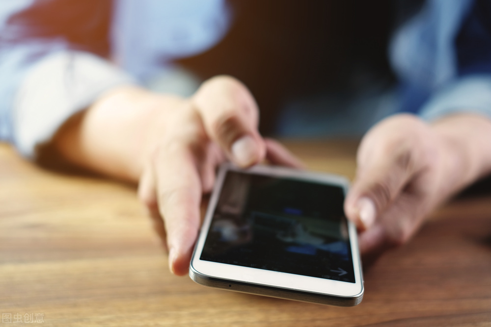 女子怀孕三个月让丈夫倒水被拒绝,女子怀孕三个月让老公倒水后续