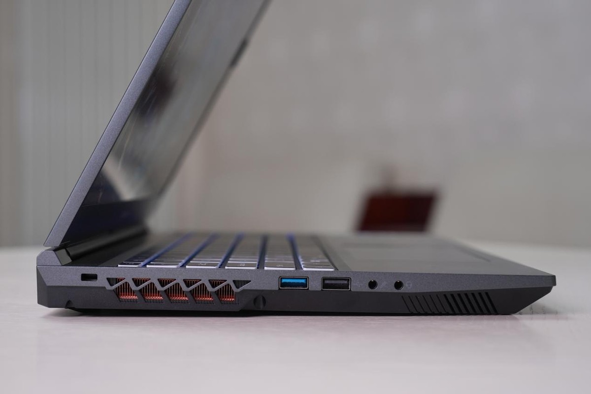 七彩虹将星x15xs23款,七彩虹将星x15i913900hx测评