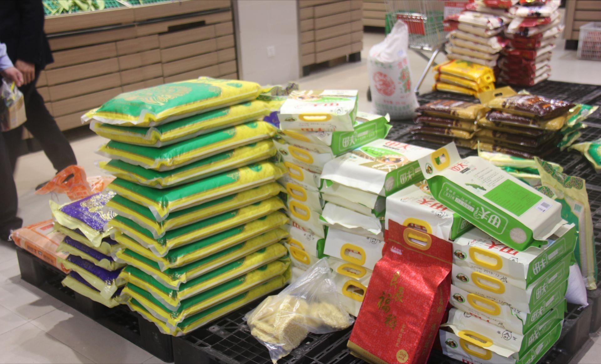 为什么国外疫情人们喜欢囤卫生纸,国外发生灾难为什么要囤卫生纸