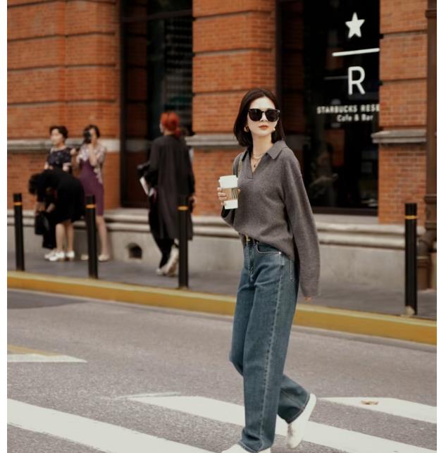 被深圳女子穿搭惊艳到了,最潮的牛仔裤阔腿裤女生