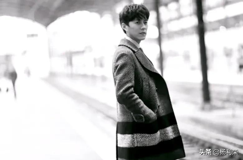 纵有疾风起人生不言弃靳东同款,纵有疾风起靳东的感触