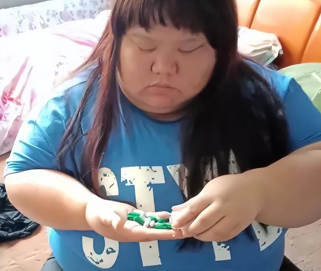 当年校花被丈夫养胖三百多斤,结婚3年校花被丈夫喂胖到332斤