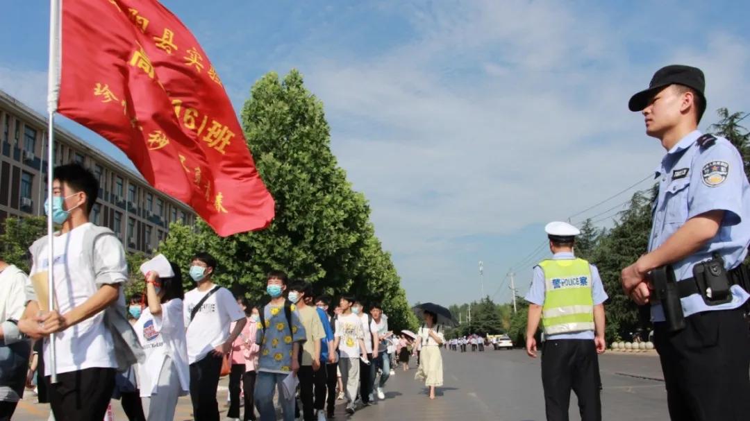商州公安守护万家平安,守护万家团圆中秋节警察
