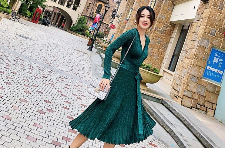 张萌深v长裙造型,张萌镂空大v领礼服