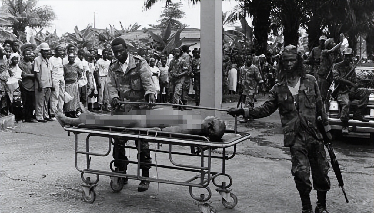 非洲残暴独裁者多伊，死得有多惨？卡扎菲、萨达姆都比他“体面”