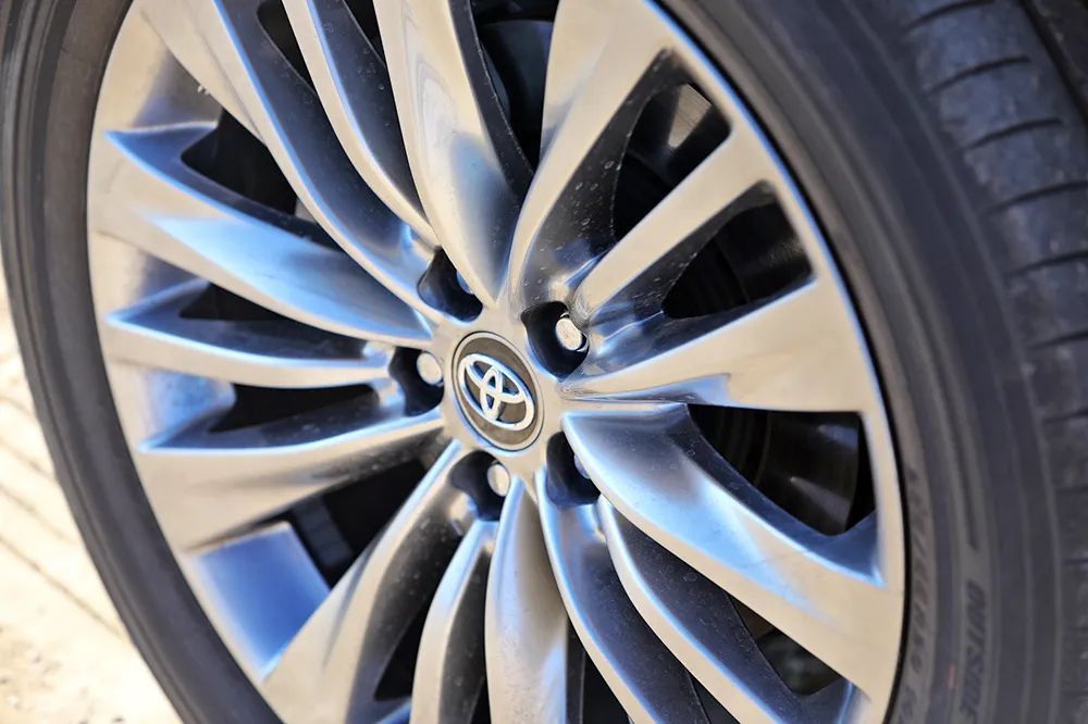 小汉兰达四驱混动版,广汽丰田汉兰达双擎豪华版