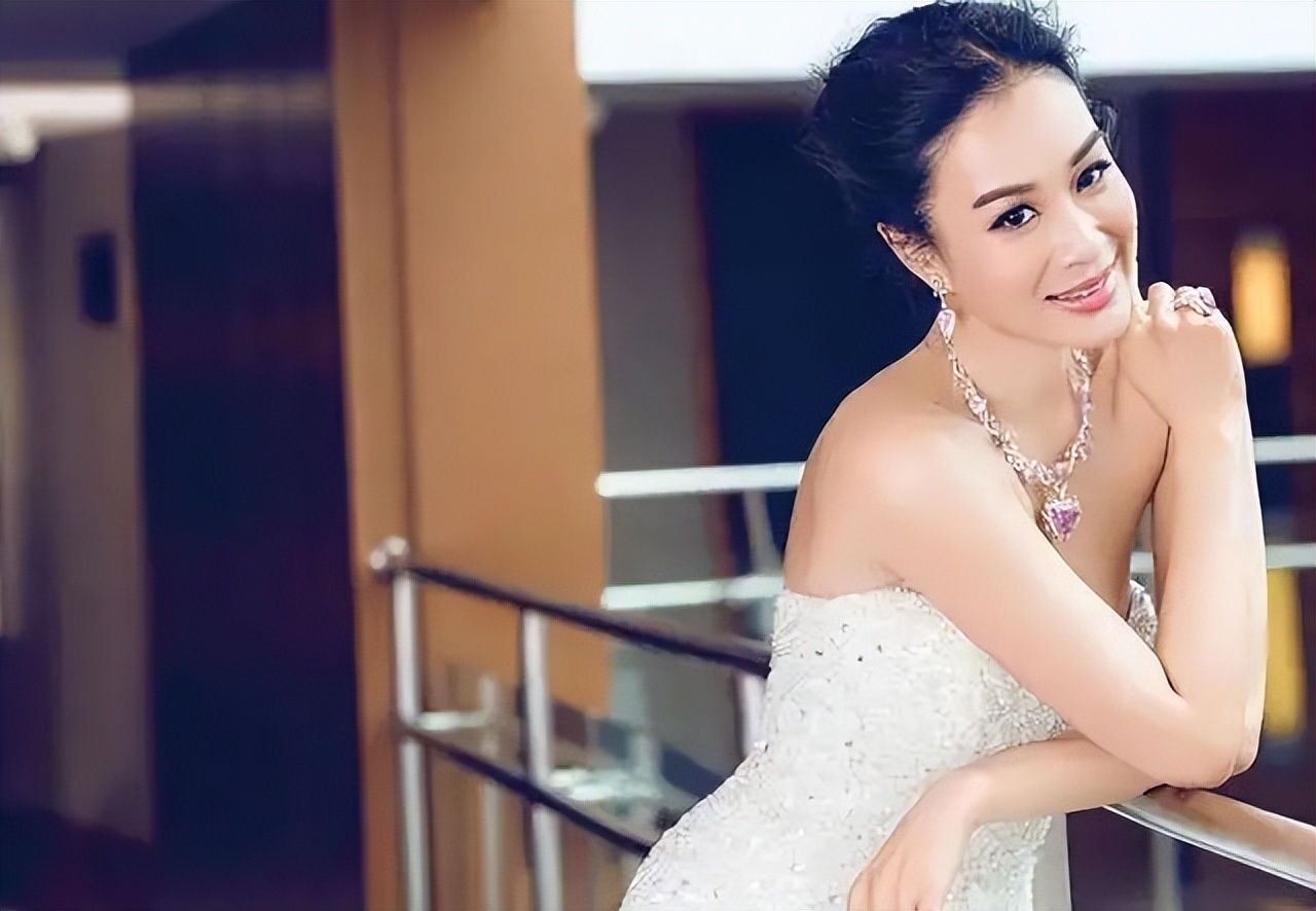 内娱vs港娱女明星,内娱被忽略美貌的女明星