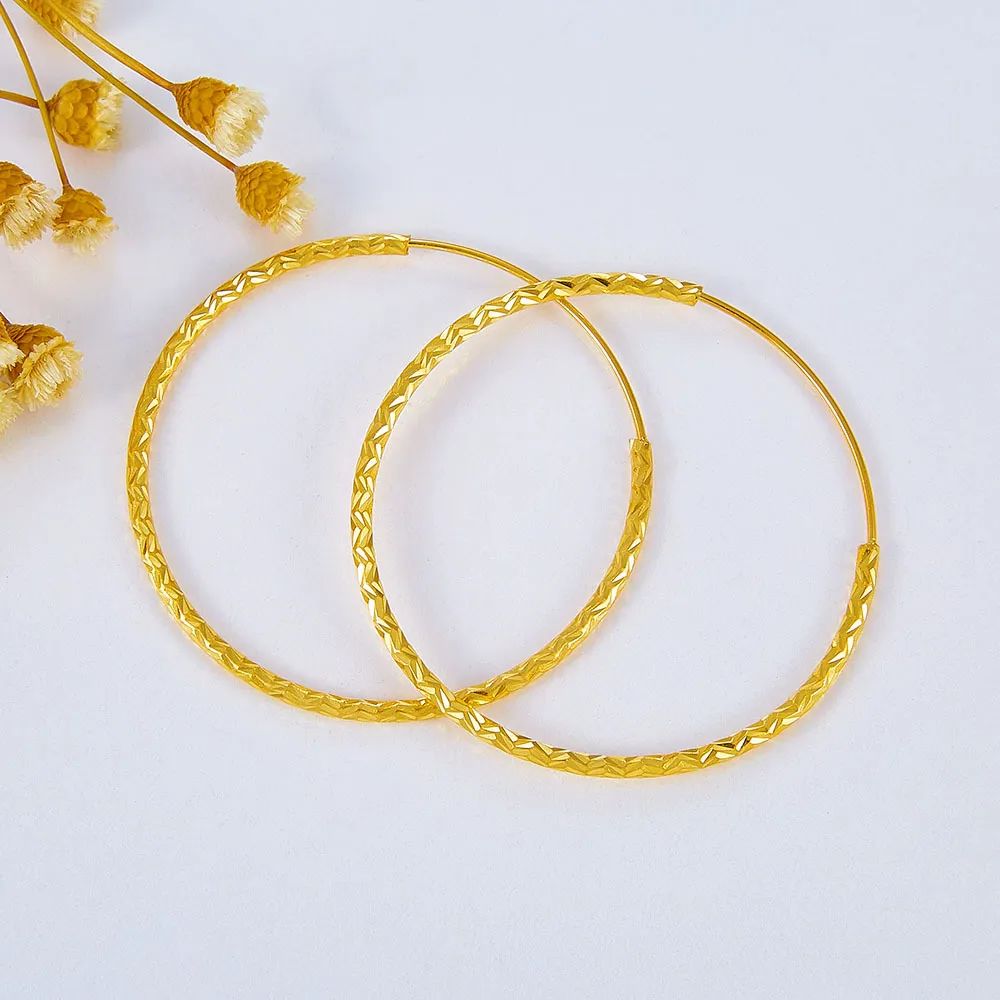 黄金耳饰大小一样是什么意思,怎么挑选适合自己的黄金耳饰