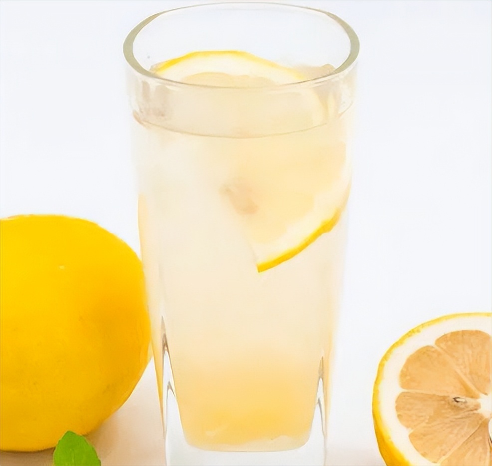 柠檬泡水喝的两大禁忌,柠檬泡水喝的禁忌和副作用