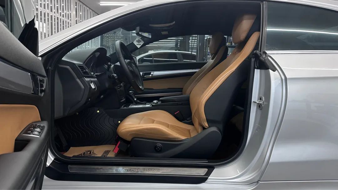 搞了辆“破烂不堪”的老款轿跑，进厂重造大翻新，满血复活变新车