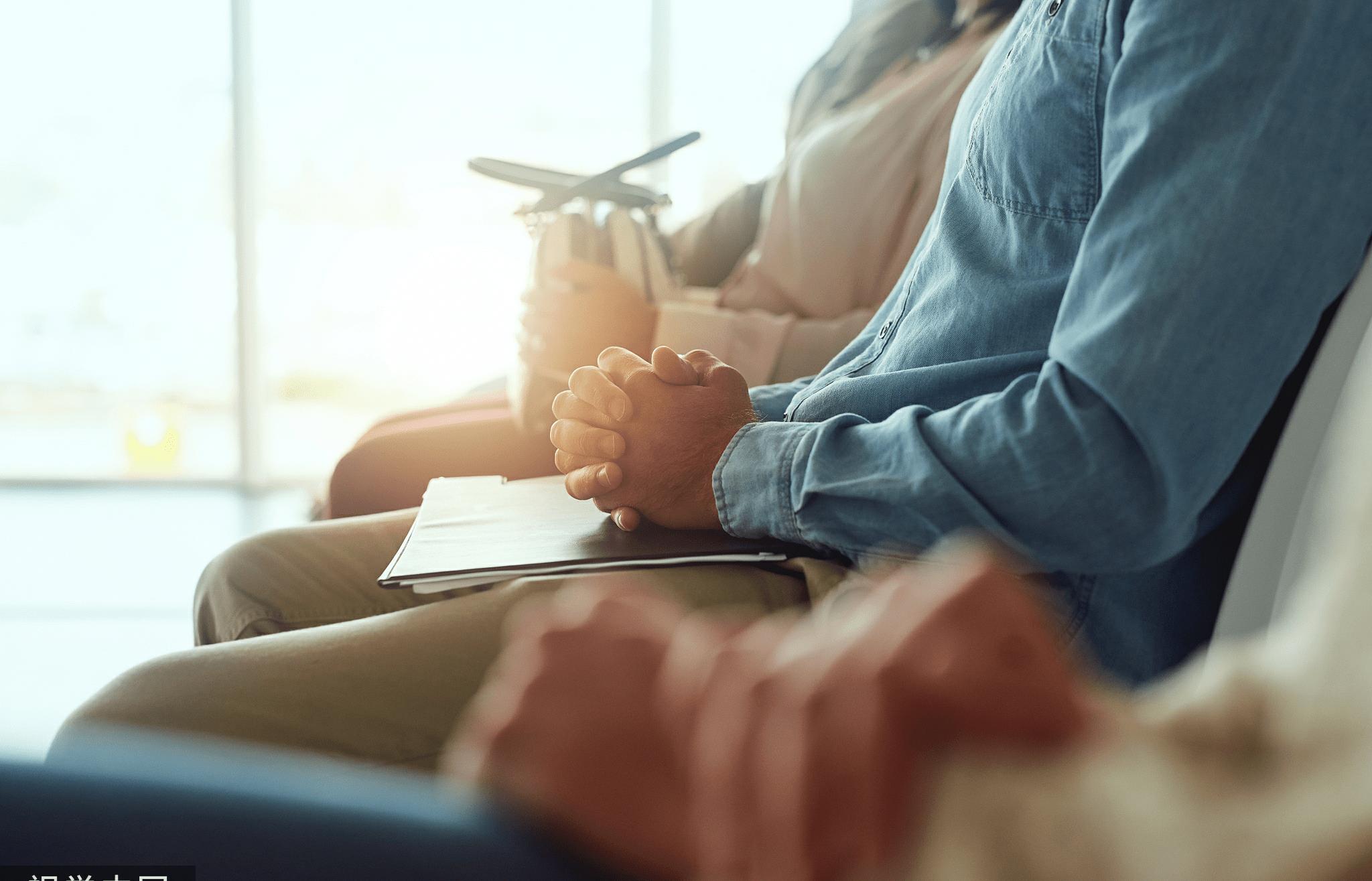 应届生挣满两万有多难,应届生没钱找工作