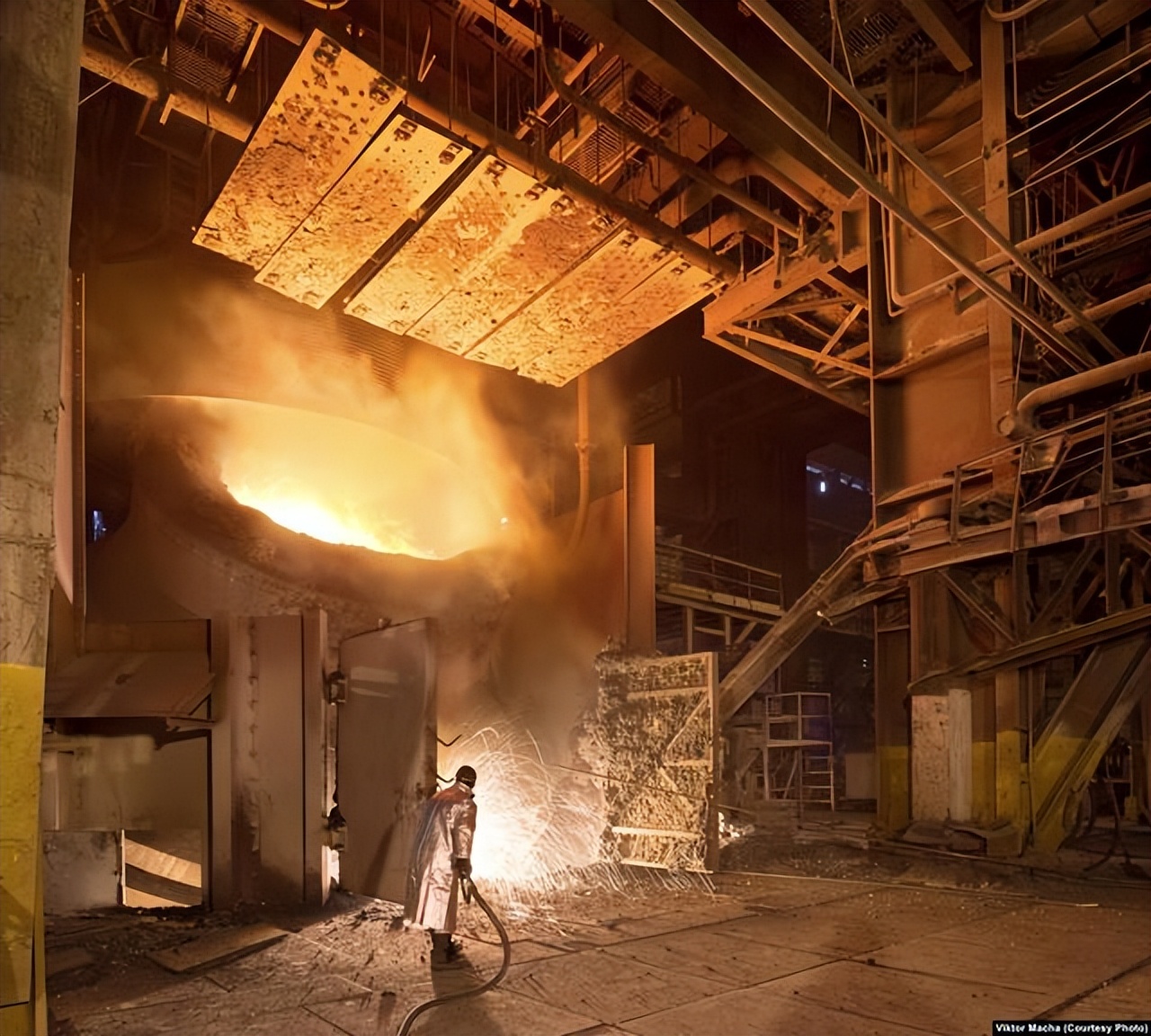 亚速钢铁厂有多难打,亚速钢铁厂久攻不下