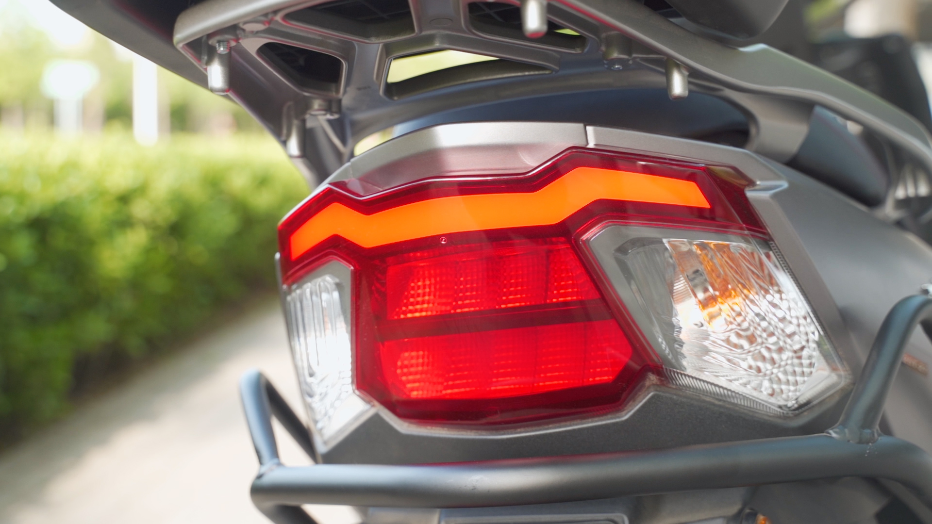 豪爵afr125保养灯怎么消,豪爵afr125厂家一般送几次保养