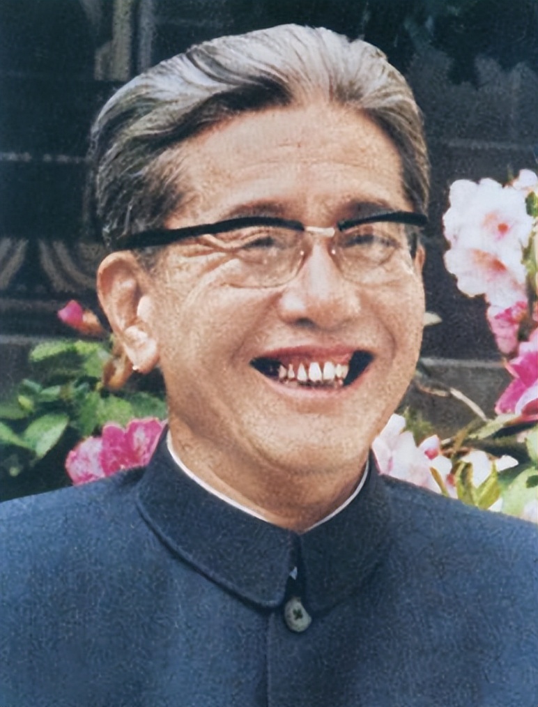 乔冠华到底有多强？联合国大会仰天大笑，毛主席：一文顶两坦克师