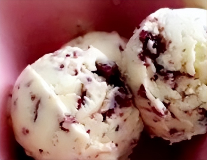 奶油冰淇淋家庭做法,自制薄荷冰淇淋