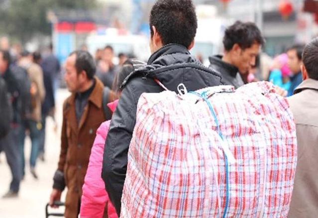 农村小伙靠200赚到2个亿,农村80后小伙回乡创业年入三十万